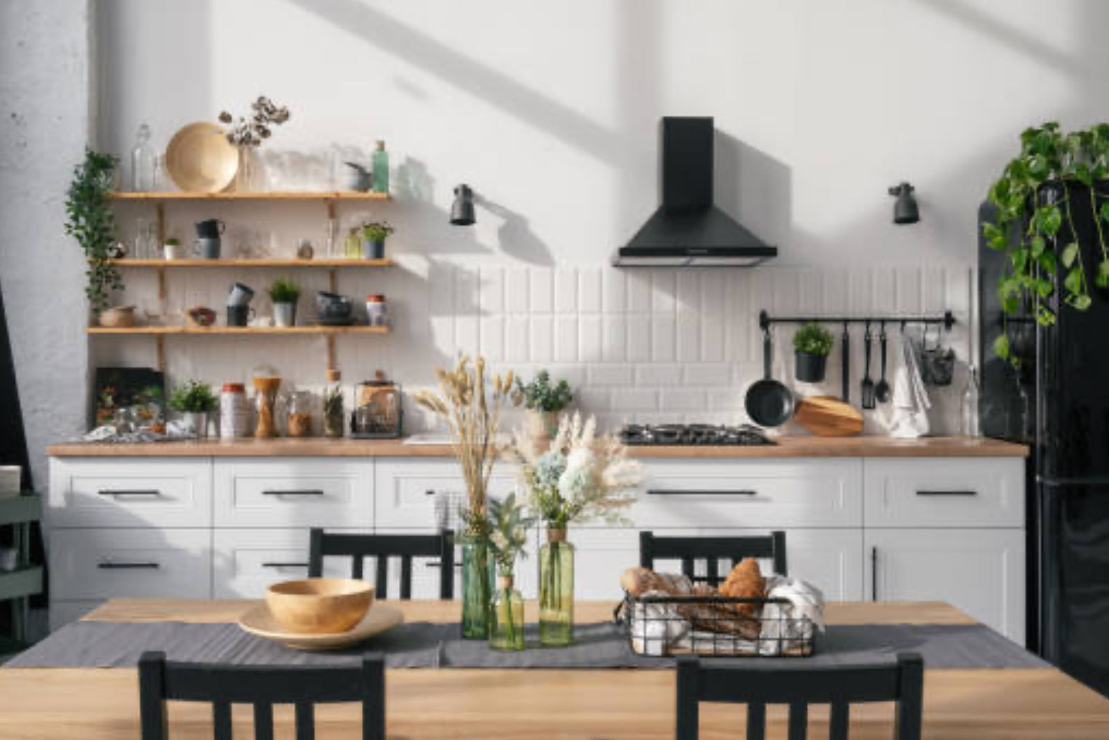 Kitchen & Dining
