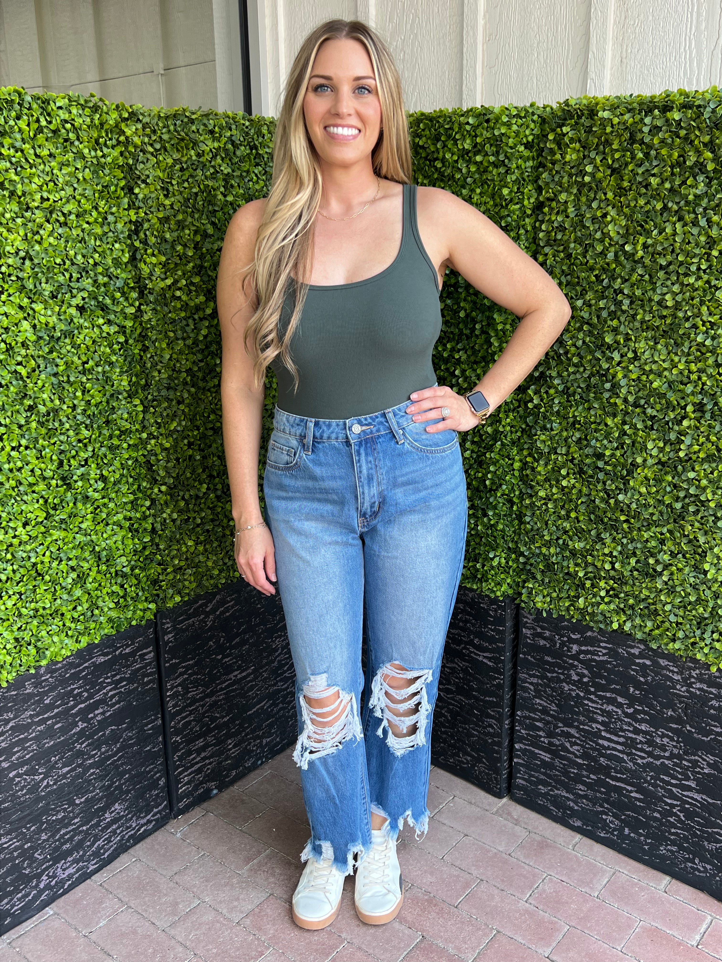 Yoyo High Rise Distressed Straight Leg Jeans – Medium Wash Raw Hem