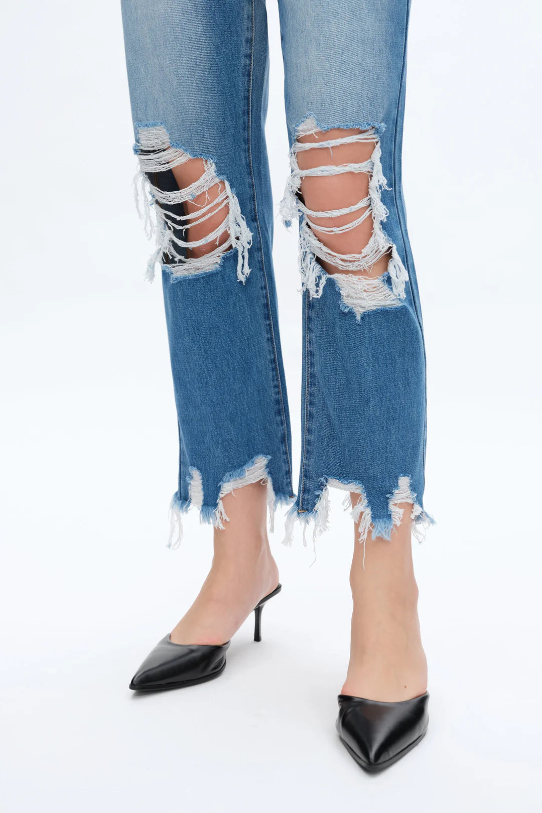 Yoyo High Rise Distressed Straight Leg Jeans – Medium Wash Raw Hem 